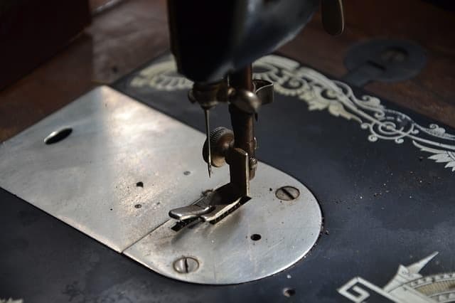 Les métiers liés au textile (couturières, ouvrier textile,...) sont particulièrement exposés à la rhizarthrose